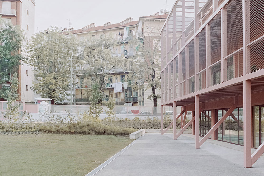Scuola Enrico Fermi (veduta su giardino), BDR bureau, Torino, 2019; fotografia di Simone Bossi