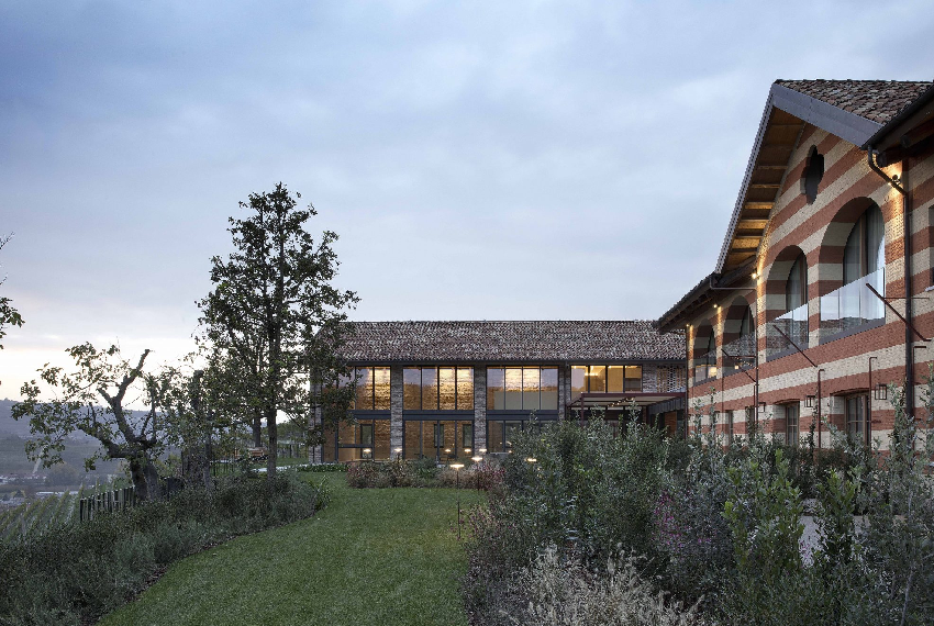 Cascina Gallarej, Serralunga D'Alba, 2022, vincitore del premio BIG SEE Architecture Award 2024