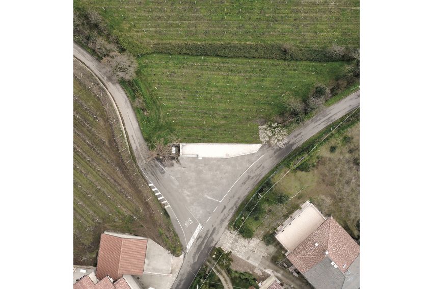 "Gusset" Un belvedere a Castelcerino, Studio Bonturi, Castelcerino di Soave (VR), 2024-2025; immagine di Roberto Bonturi