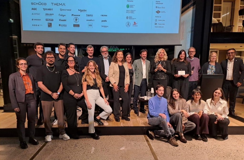 Gruppo e premiazione di Post Disaster - Premio nuovarchitettura 2024 - Theatro 